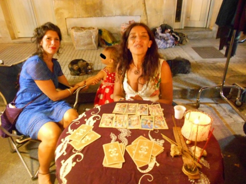 Teresa la cartomante: �Attraverso i tarocchi predico il futuro ai baresi�